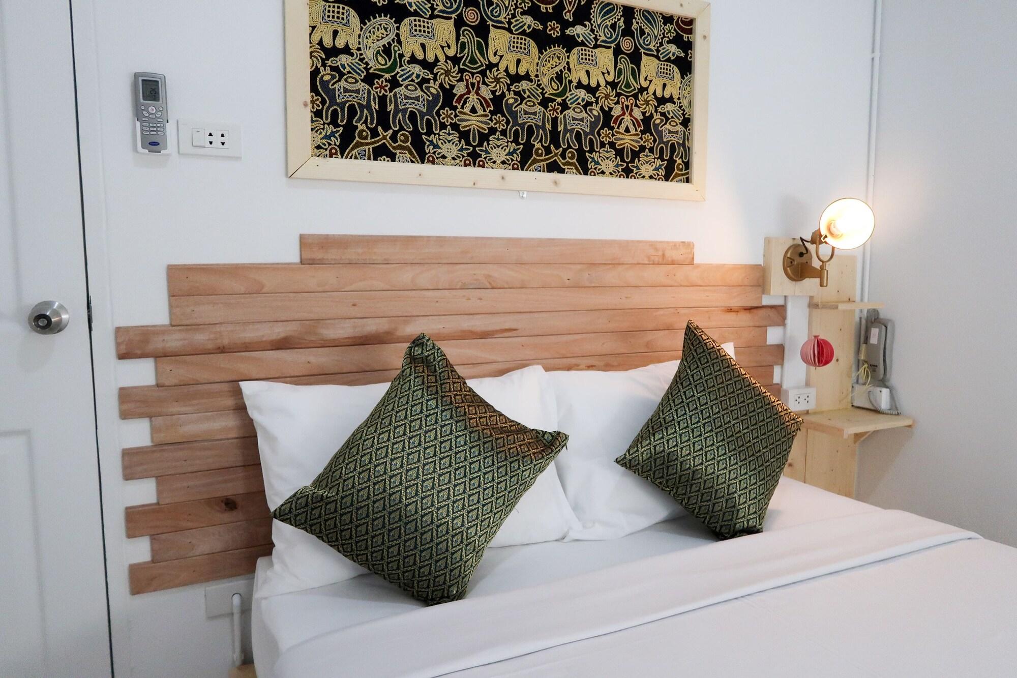 Baan Urt Suratthani Airport Hotel Surat Thani Extérieur photo