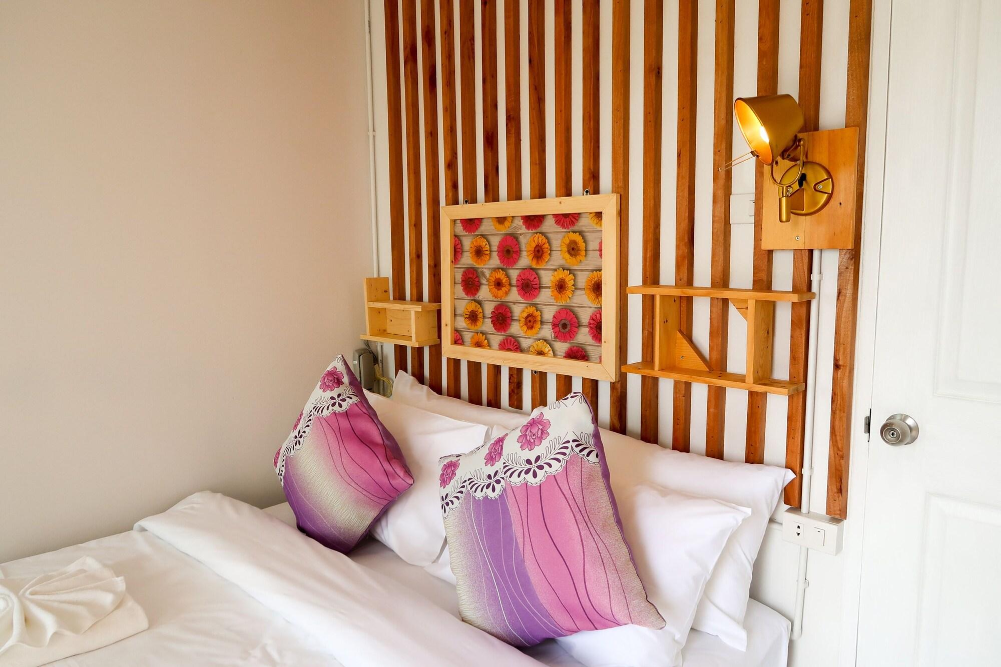 Baan Urt Suratthani Airport Hotel Surat Thani Extérieur photo