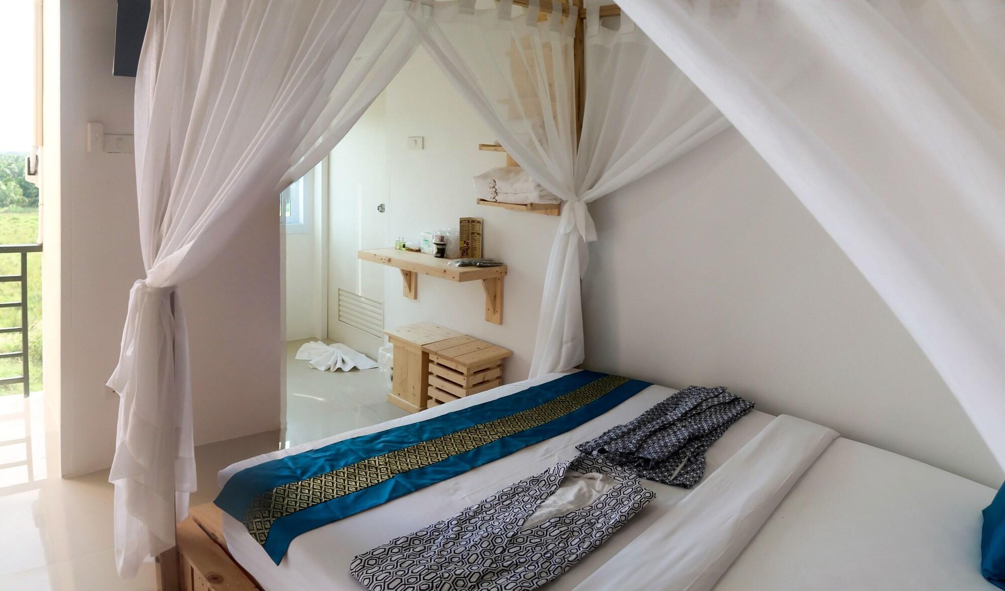 Baan Urt Suratthani Airport Hotel Surat Thani Extérieur photo