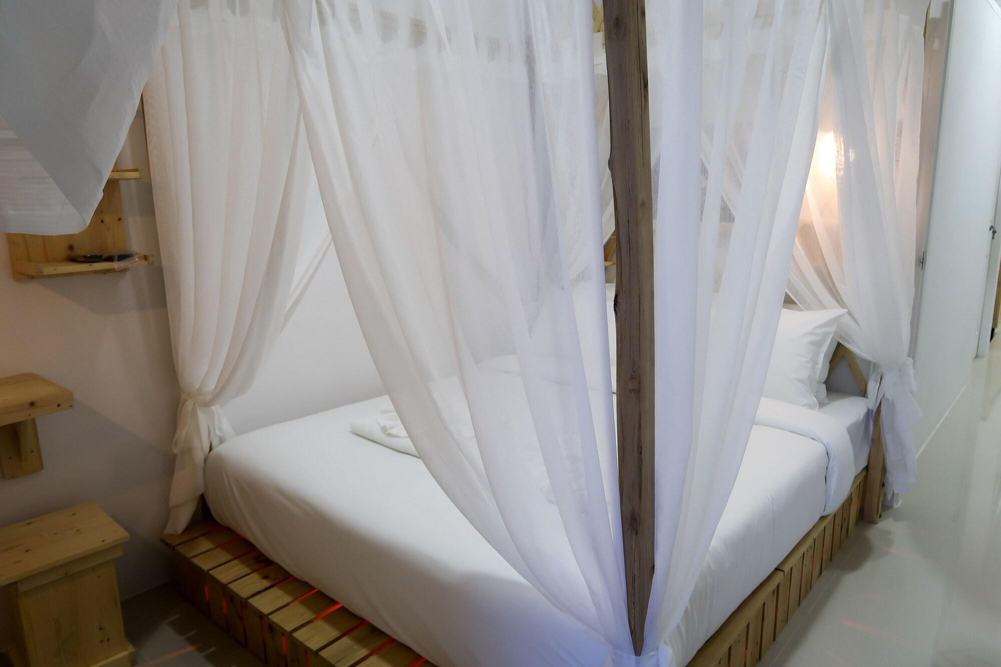 Baan Urt Suratthani Airport Hotel Surat Thani Extérieur photo