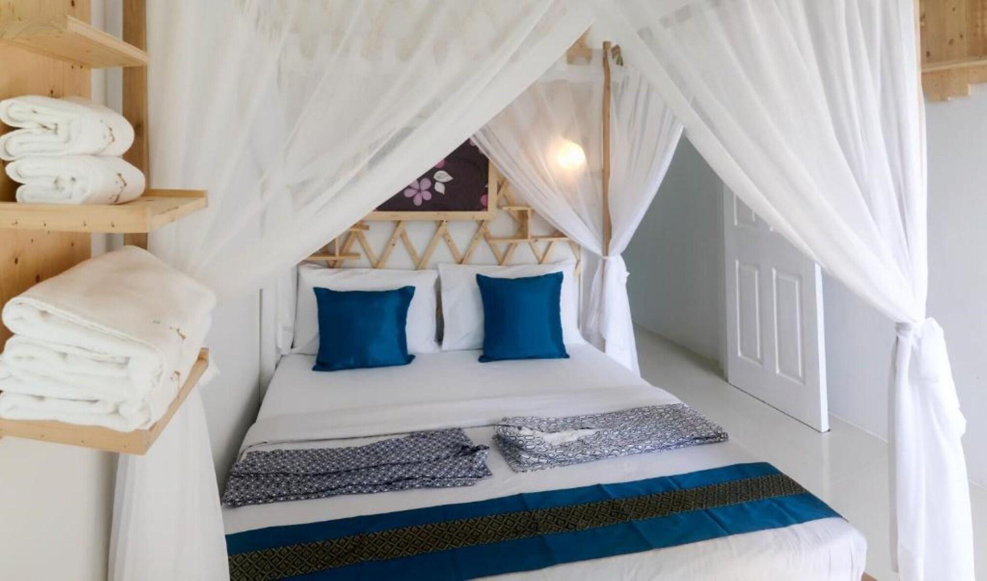 Baan Urt Suratthani Airport Hotel Surat Thani Extérieur photo