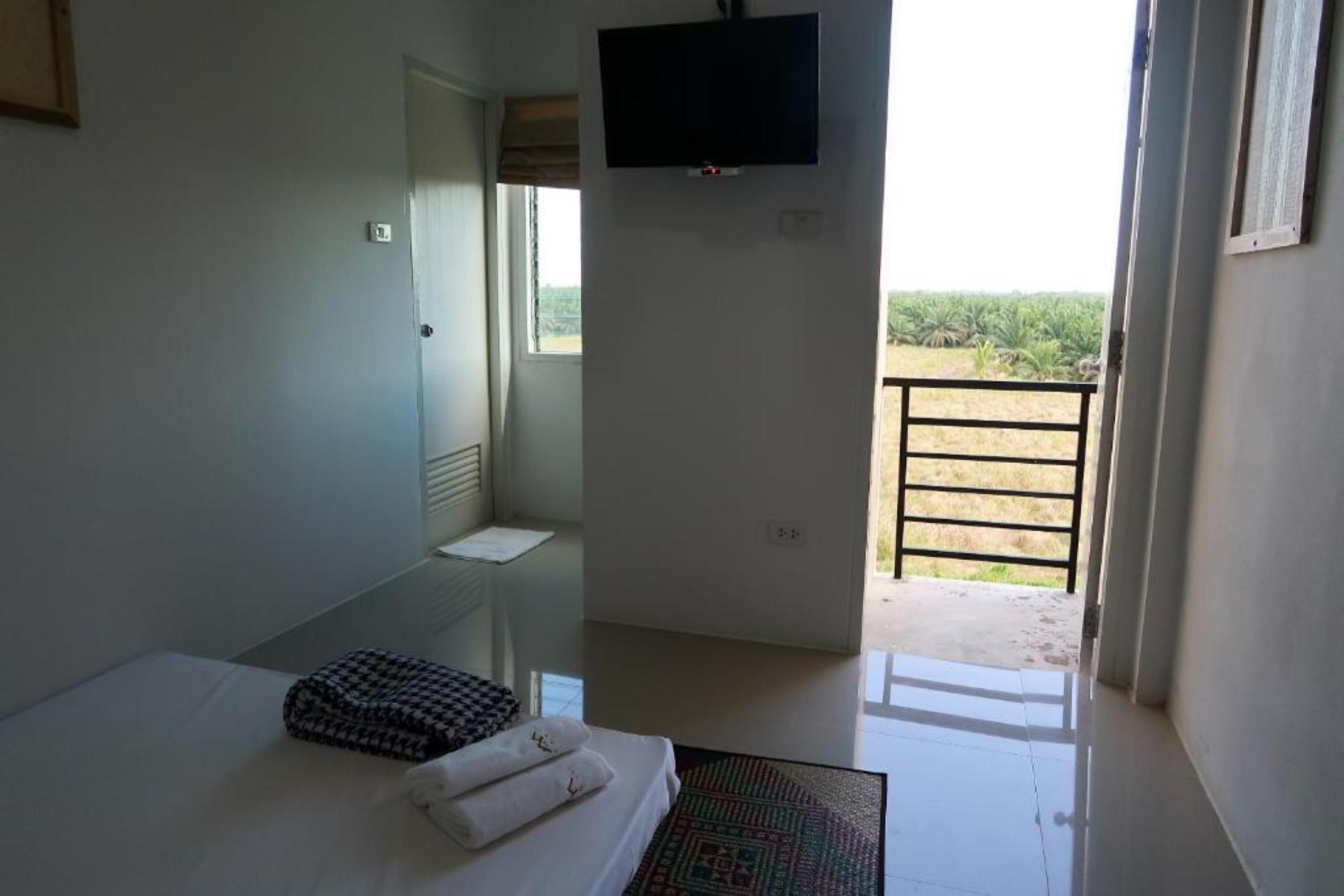 Baan Urt Suratthani Airport Hotel Surat Thani Extérieur photo