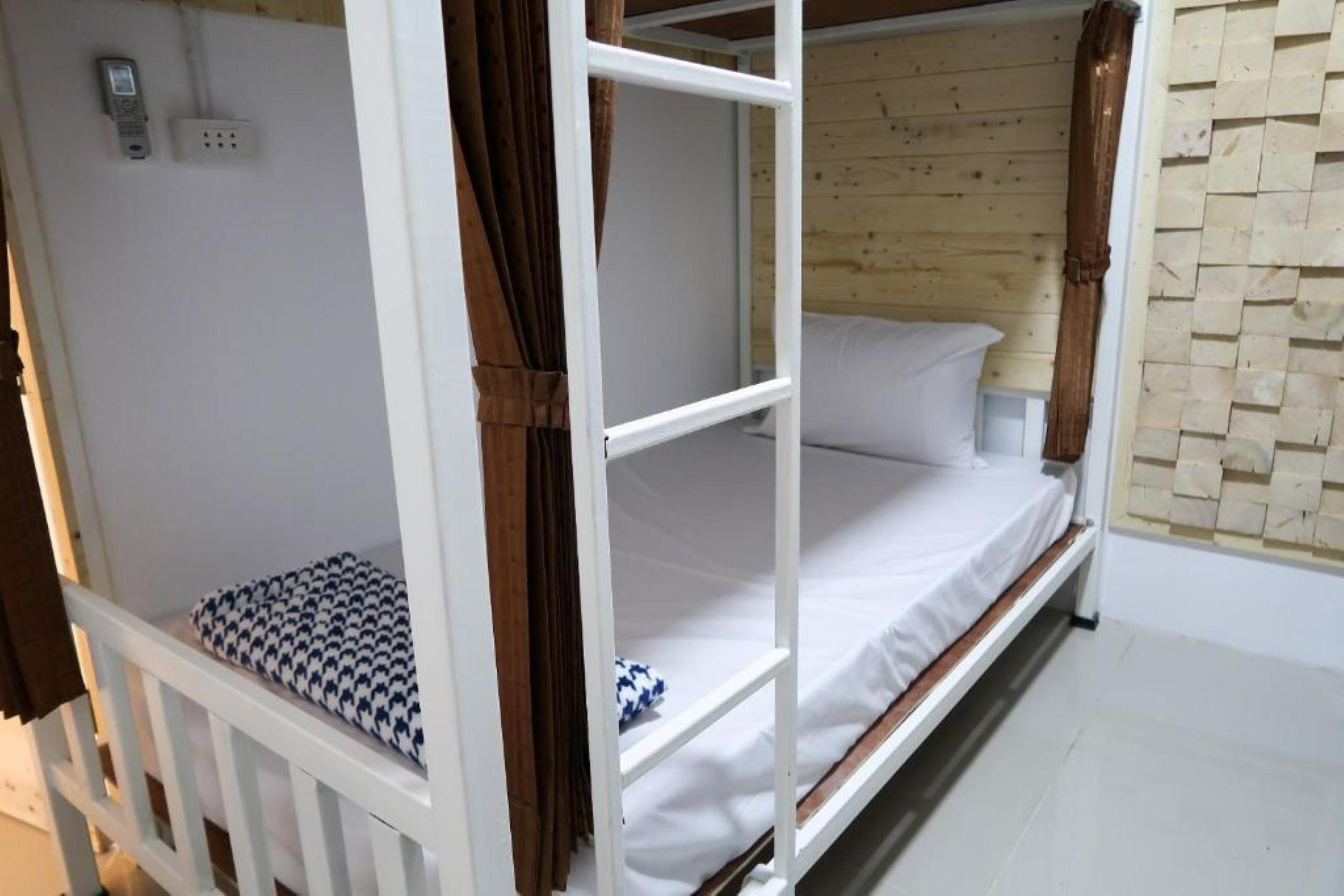 Baan Urt Suratthani Airport Hotel Surat Thani Extérieur photo