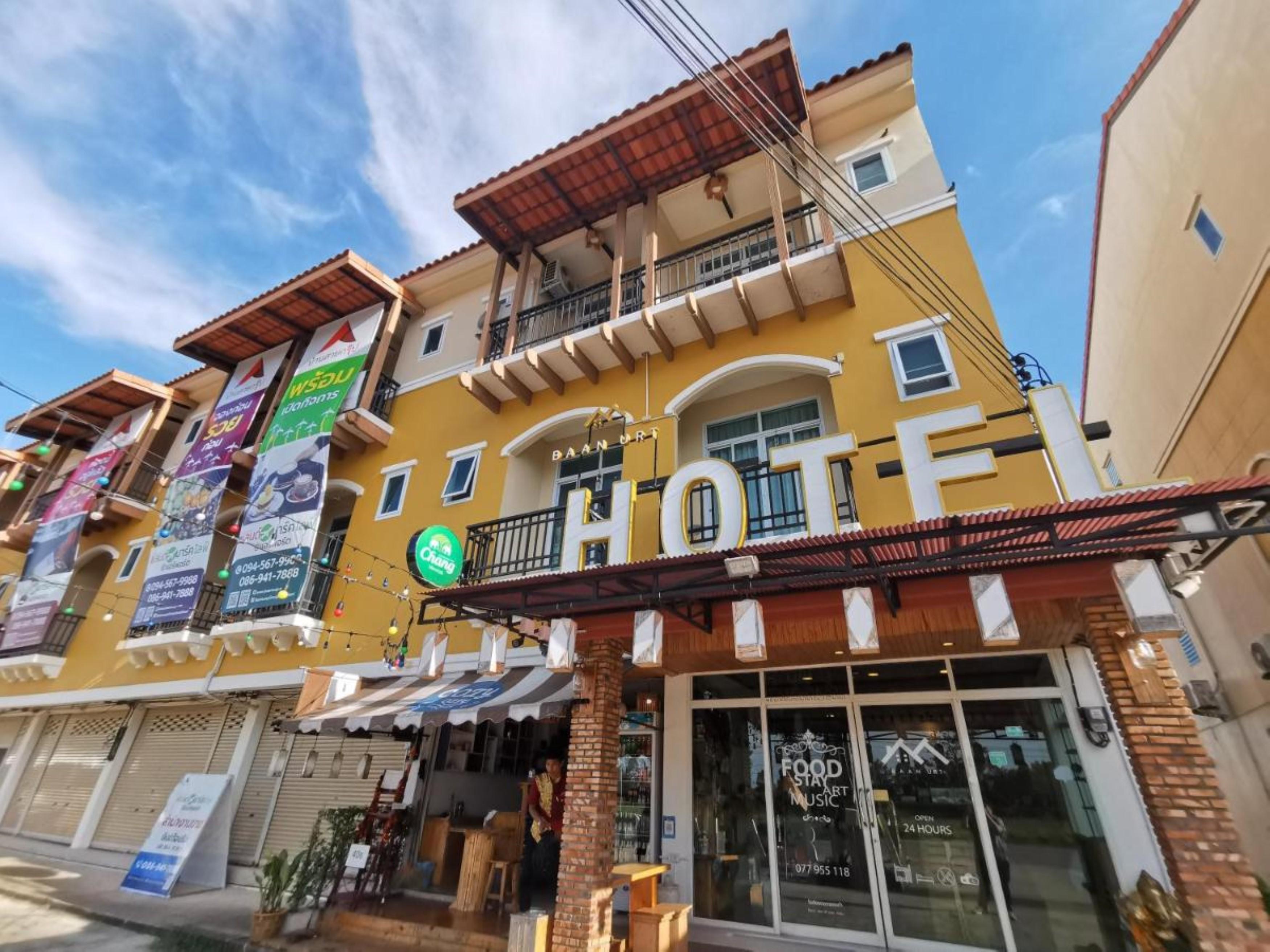 Baan Urt Suratthani Airport Hotel Surat Thani Extérieur photo