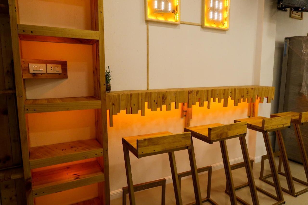 Baan Urt Suratthani Airport Hotel Surat Thani Extérieur photo
