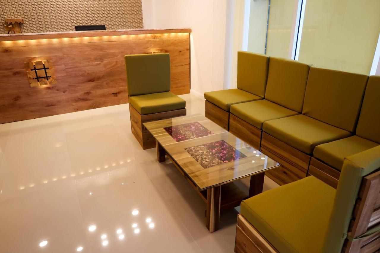 Baan Urt Suratthani Airport Hotel Surat Thani Extérieur photo