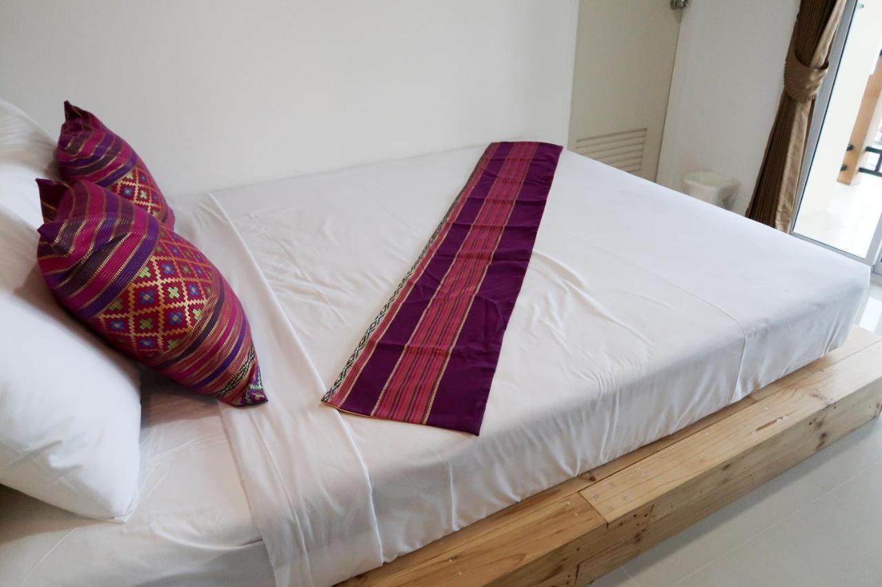 Baan Urt Suratthani Airport Hotel Surat Thani Extérieur photo