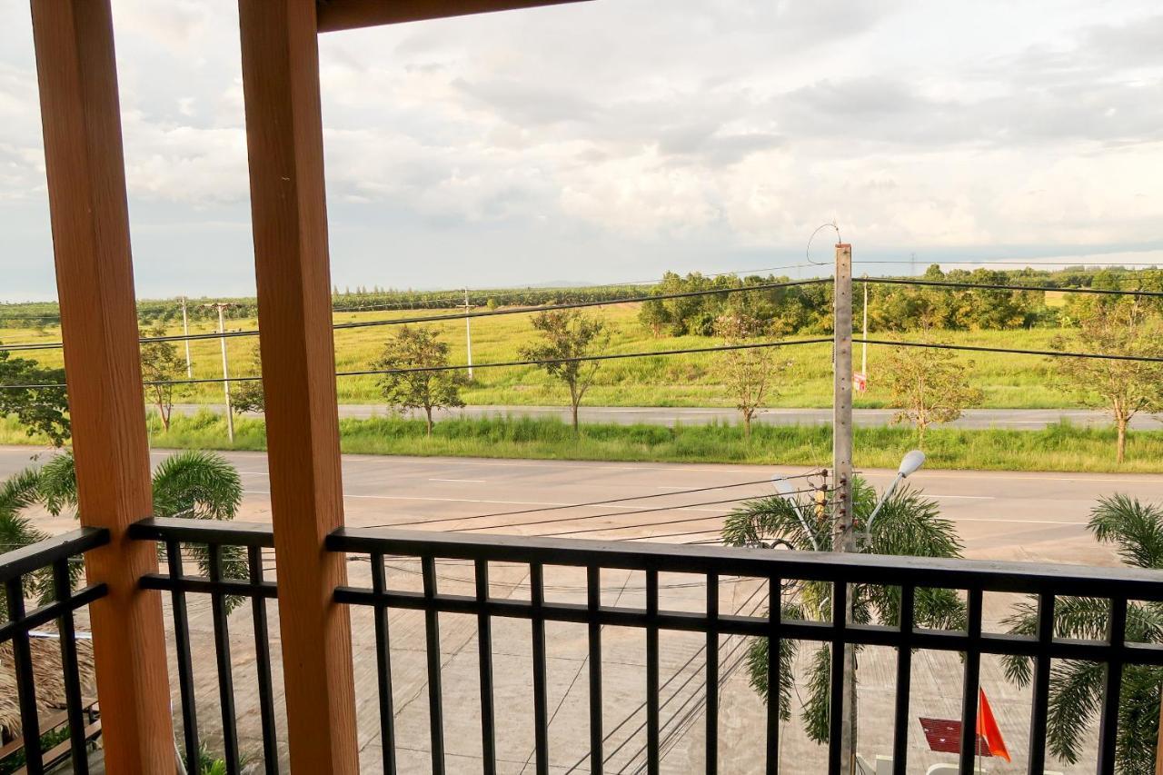 Baan Urt Suratthani Airport Hotel Surat Thani Extérieur photo